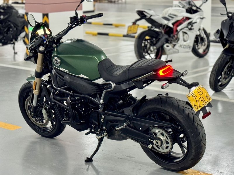 二手贝纳利幼狮 Leoncino 800