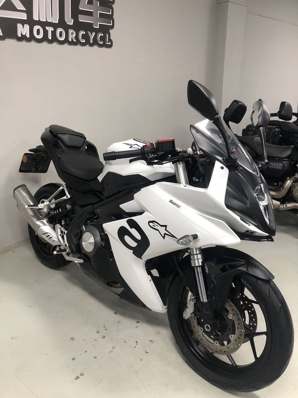 二手贝纳利龙卷风 Tornado 302R