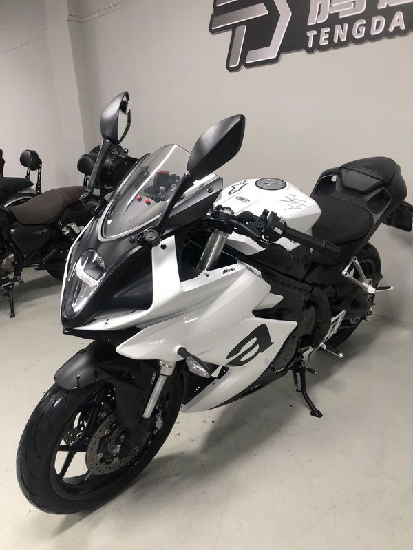 二手贝纳利龙卷风 Tornado 302R