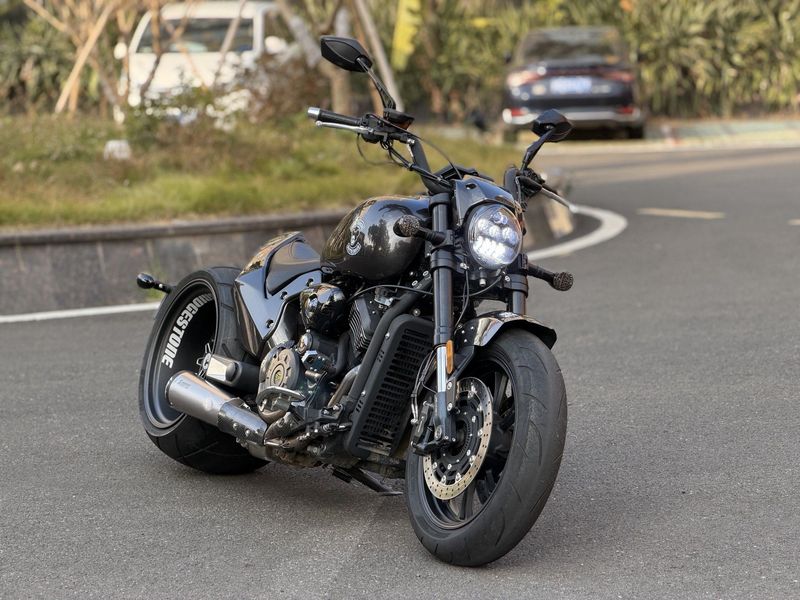 二手香帅金刚狼800S