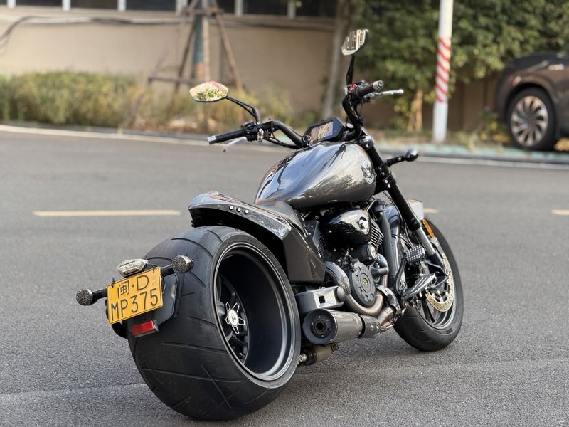 二手香帅金刚狼800S