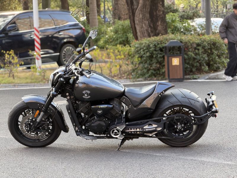 二手香帅金刚狼800S