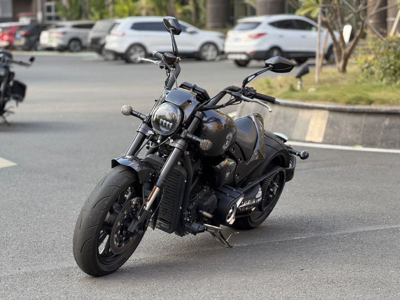 二手香帅金刚狼800S