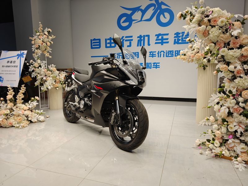 二手贝纳利龙卷风 Tornado 552R