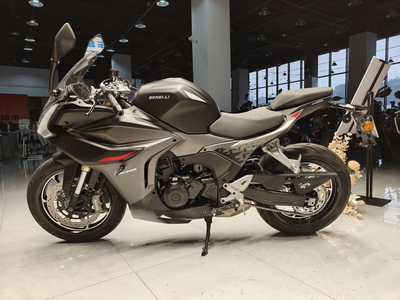 二手贝纳利龙卷风 Tornado 552R