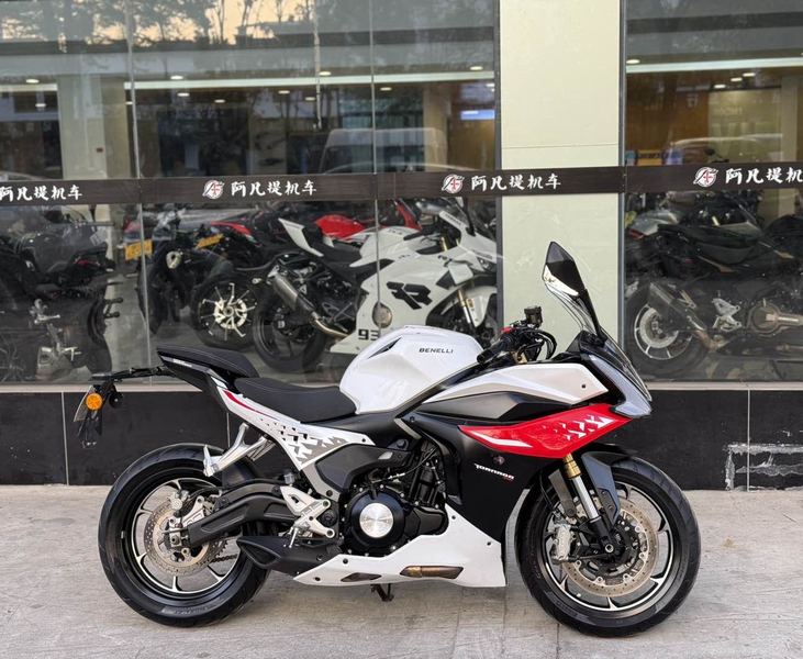 二手贝纳利龙卷风 Tornado 552R