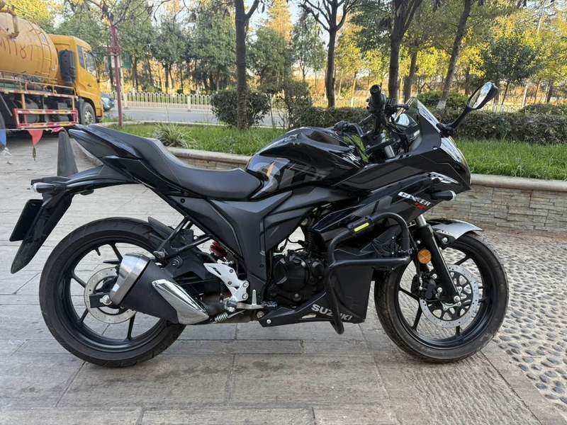 二手济南铃木极客飒 Gixxer 155