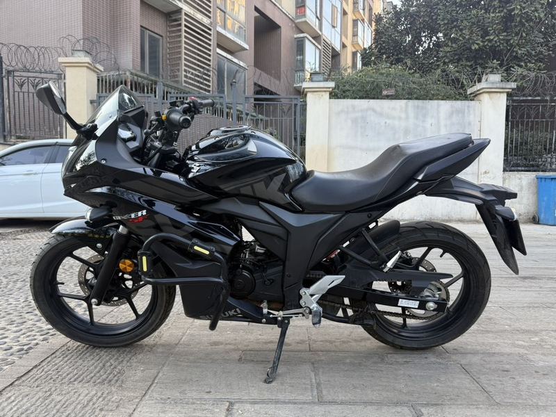 二手济南铃木极客飒 Gixxer 155