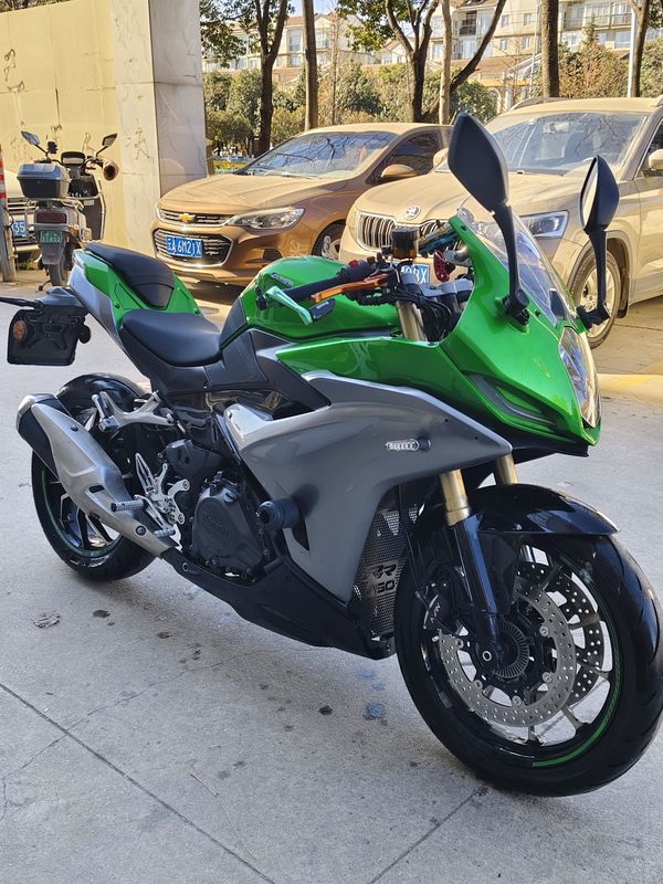 二手贝纳利龙卷风 Tornado 402R