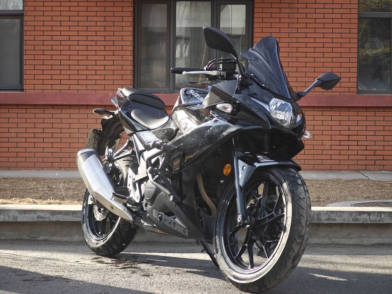 二手豪爵铃木GSX250R