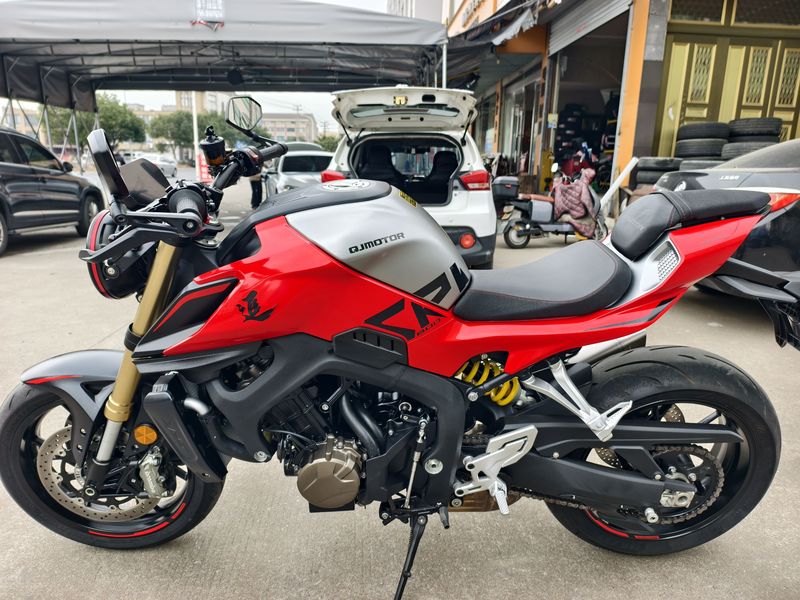 二手QJMOTOR追800