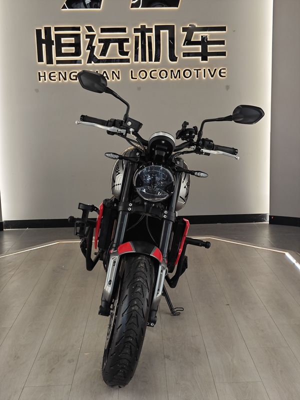 二手凯旋Trident 660