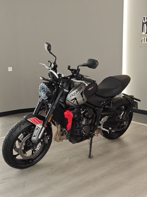 二手凯旋Trident 660