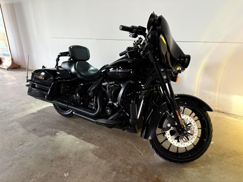 二手哈雷戴维森大道滑翔 Street Glide