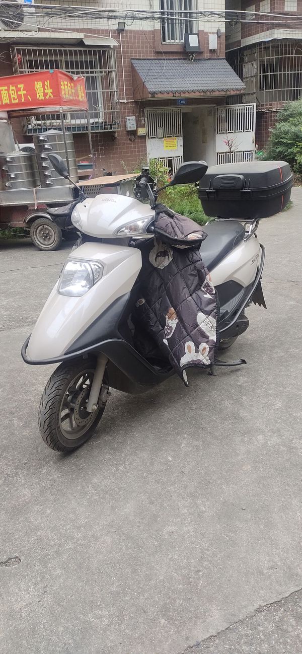 二手五羊本田SCR125