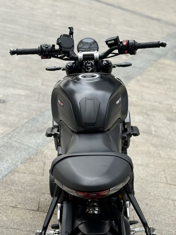 二手凯旋Trident 660