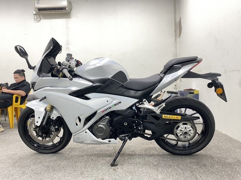 二手贝纳利龙卷风 Tornado 402R