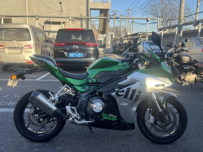 二手贝纳利龙卷风 Tornado 252R