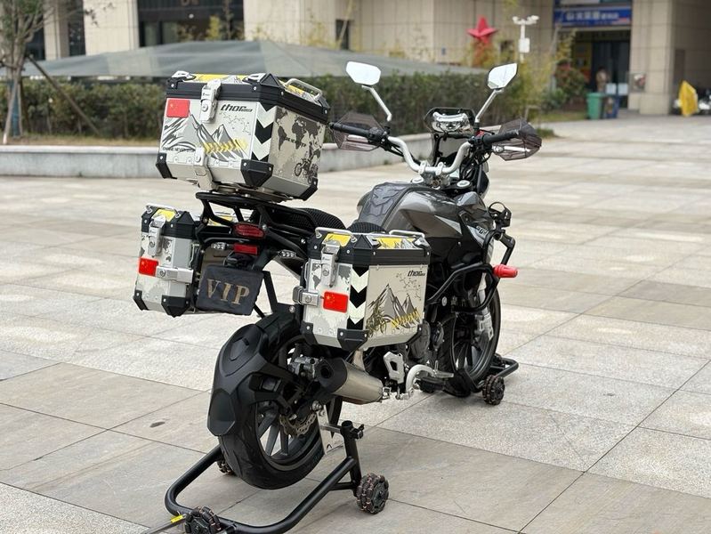 二手贝纳利金鹏 TRK251