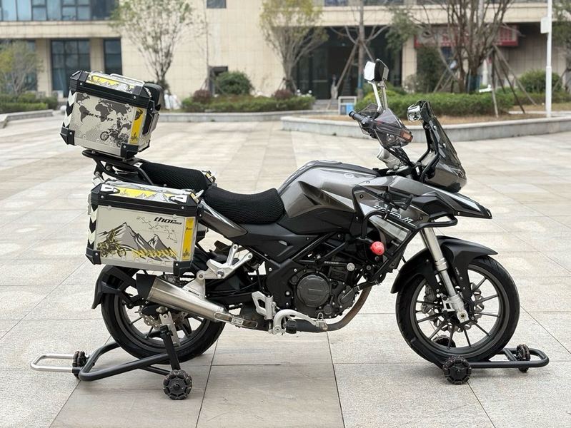 二手贝纳利金鹏 TRK251