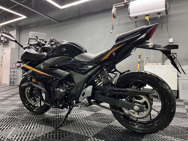 二手豪爵铃木GSX250R
