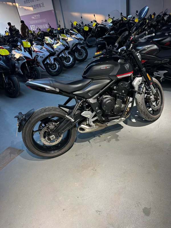 二手凯旋Trident 660