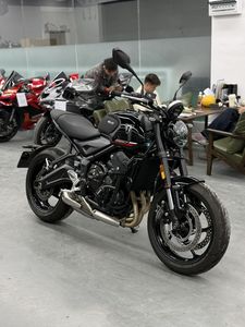 二手凯旋Trident 660