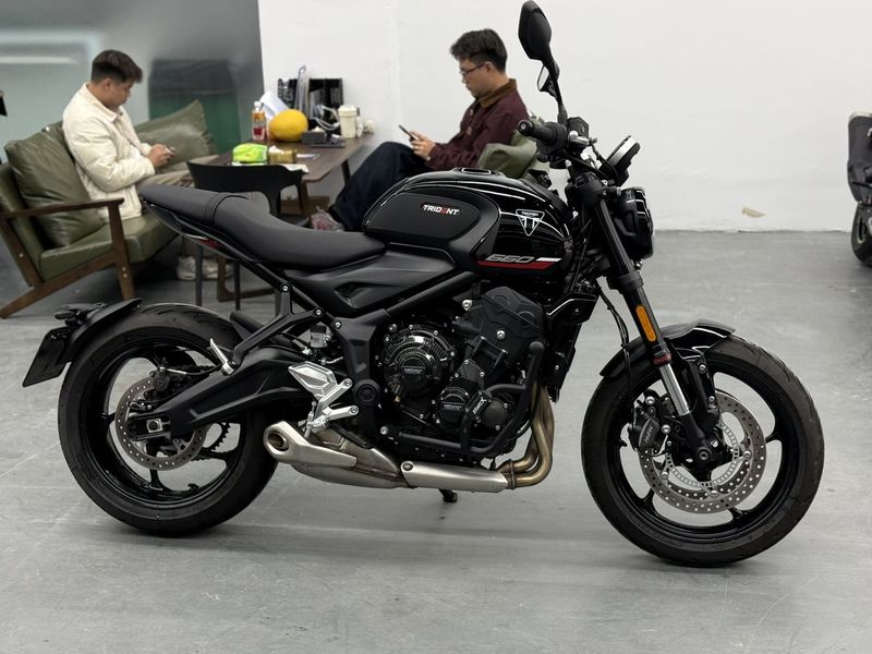 二手凯旋Trident 660