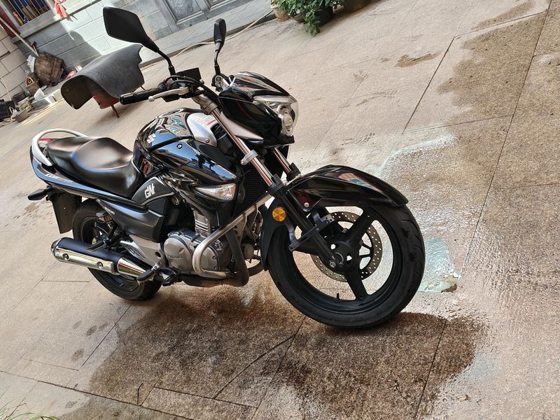 二手豪爵铃木骊驰 GW250