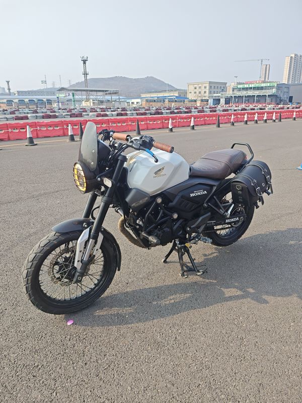 二手五羊本田鸷道 CB190SS