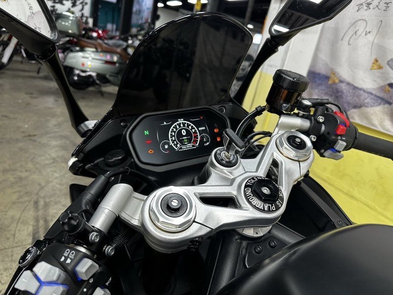 二手贝纳利龙卷风 Tornado 552R