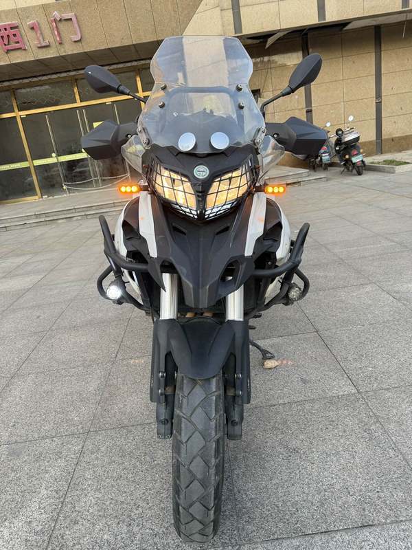 二手贝纳利金鹏 TRK502