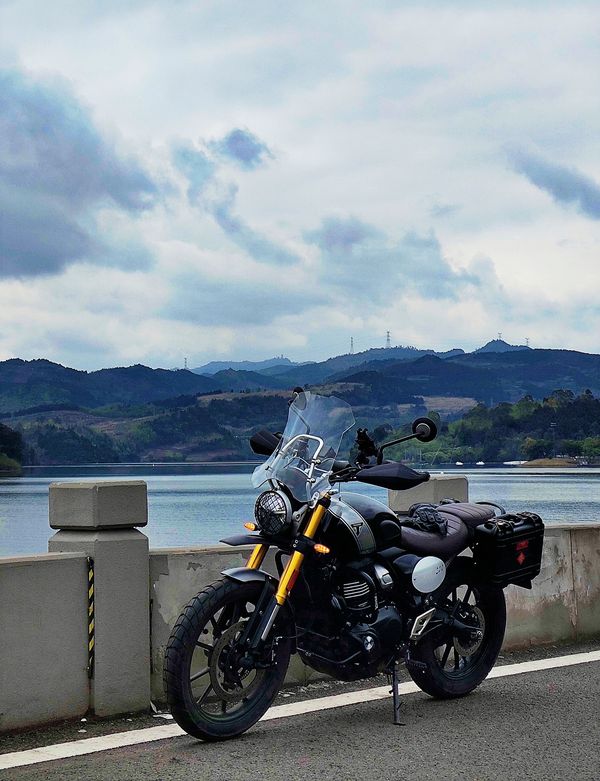 二手凯旋Scrambler 400 X