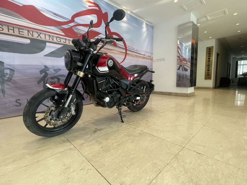 二手贝纳利幼狮 Leoncino 250