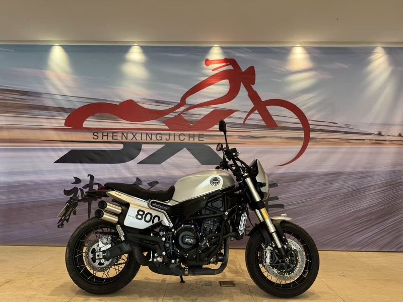 二手贝纳利幼狮 Leoncino 800