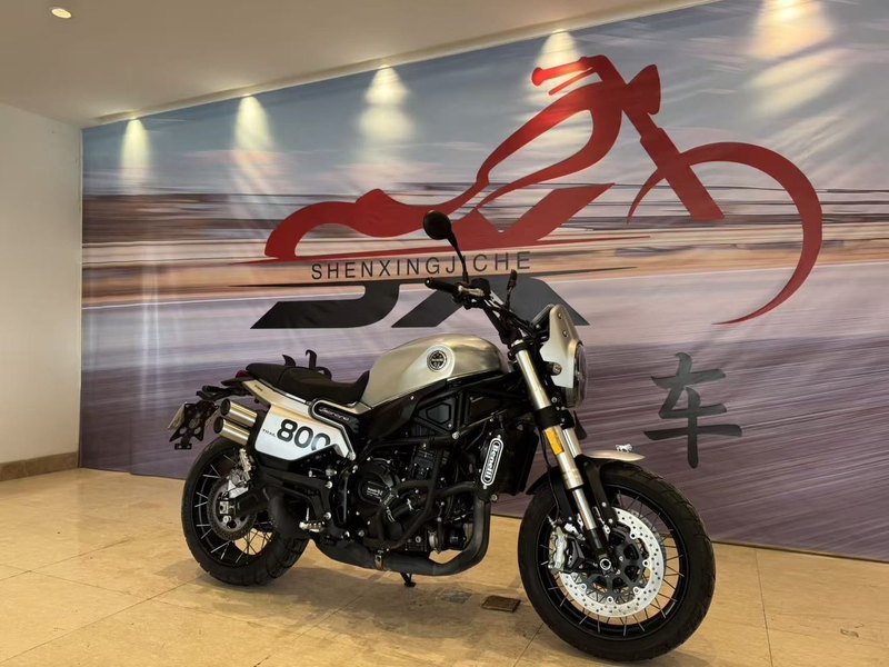 二手贝纳利幼狮 Leoncino 800