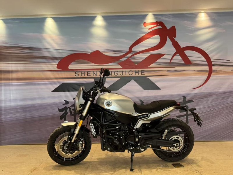 二手贝纳利幼狮 Leoncino 800