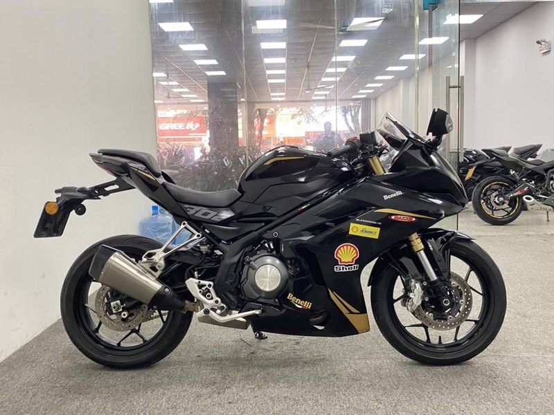 二手贝纳利龙卷风 Tornado 302R