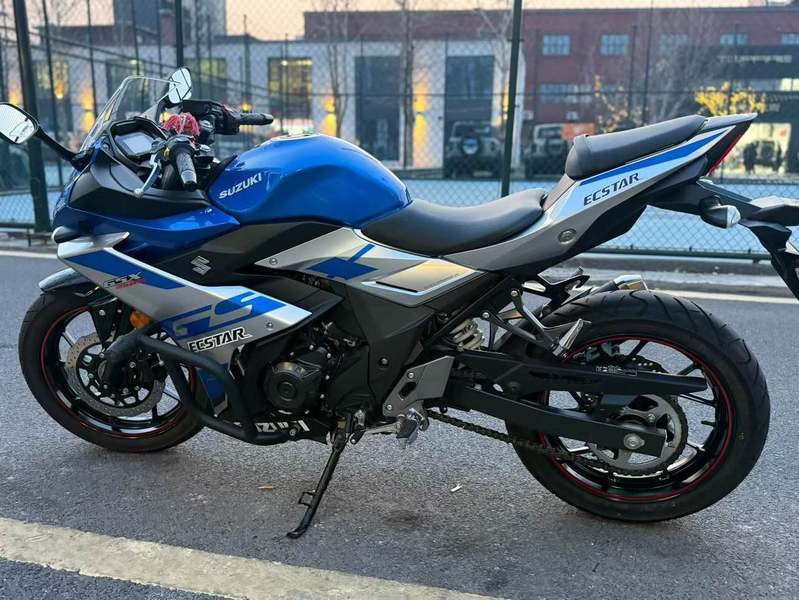 二手豪爵铃木GSX250R