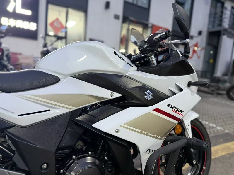 二手豪爵铃木GSX250R