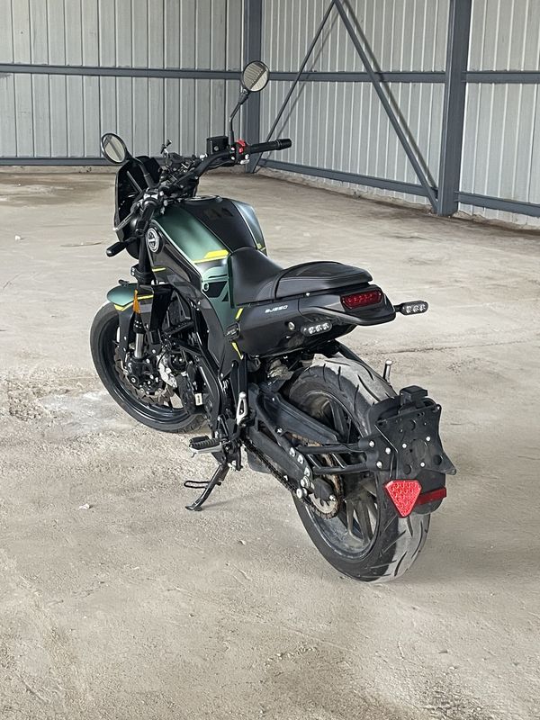 二手贝纳利幼狮 Leoncino 250