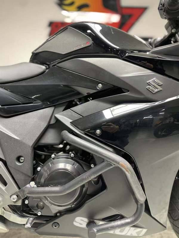 二手豪爵铃木GSX250R