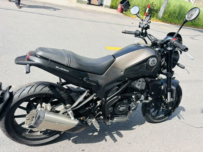 二手贝纳利幼狮 Leoncino 250