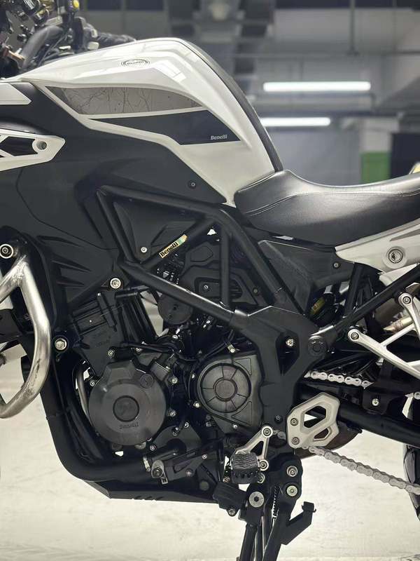 二手贝纳利金鹏 TRK502