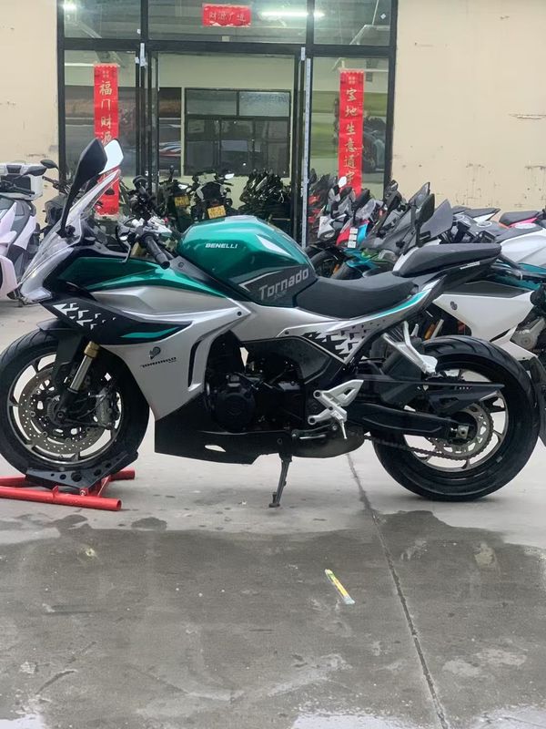 二手贝纳利龙卷风 Tornado 552R
