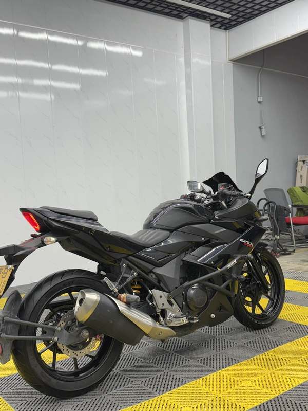 二手豪爵铃木GSX250R