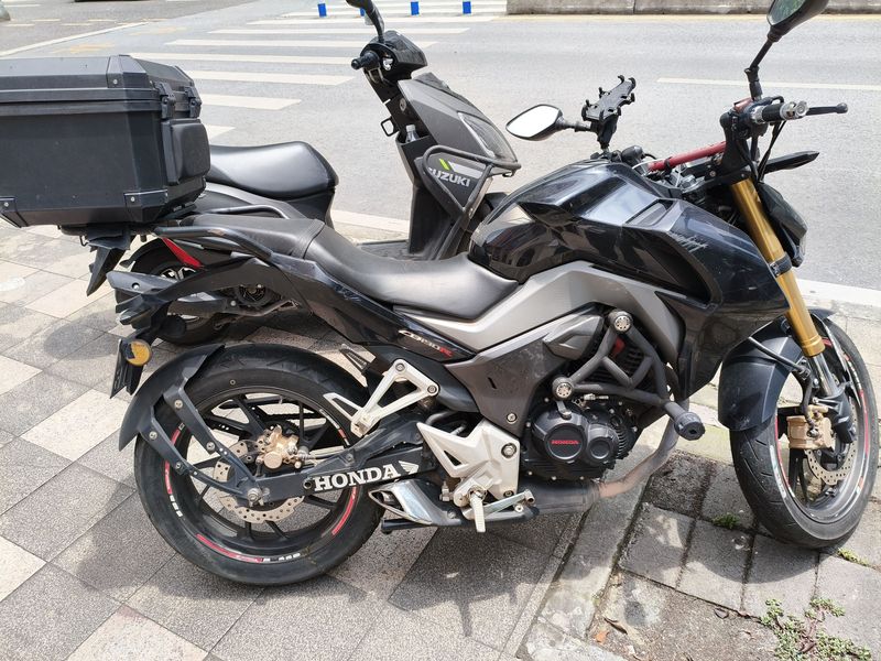 二手五羊本田CB190R 暴锋眼