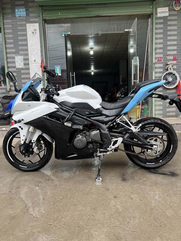 二手贝纳利龙卷风 Tornado 302R