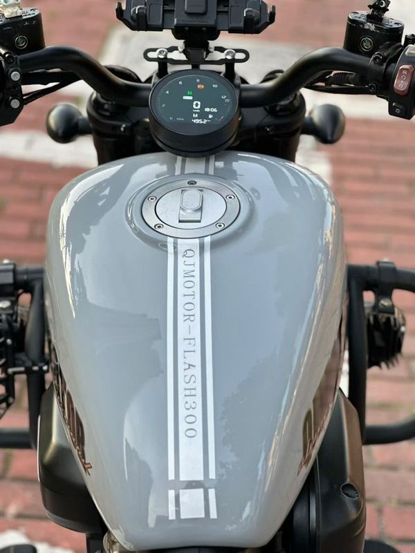 二手QJMOTOR闪300