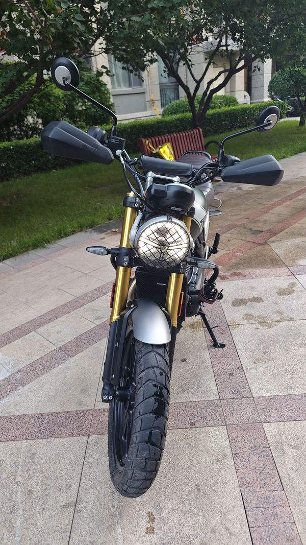 二手凯旋Scrambler 400 X